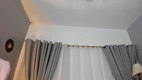 Snapshot of sheyla_hills_ chatting on December 14, 4:12 pm Sheyla online show from December 14, 4:12 pm