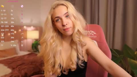 Snapshot of shinybarbie chatting on November 20, 7:08 am Julia online show from November 20, 7:08 am