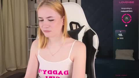 shinyluna online show from December 2, 10:20 am