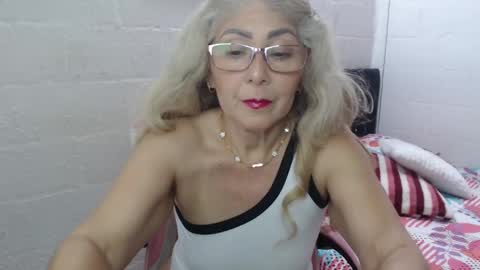 Snapshot of shira_evans40 chatting on January 27, 8:49 pm shira evans40 online show from January 27, 8:49 pm