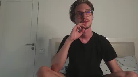 Snapshot of shirizo chatting on August 4, 4:42 pm Matthew online show from August 4, 4:42 pm