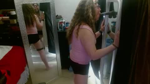 Snapshot of shirleyjo chatting on April 7, 8:31 pm sarah online show from April 7, 8:31 pm