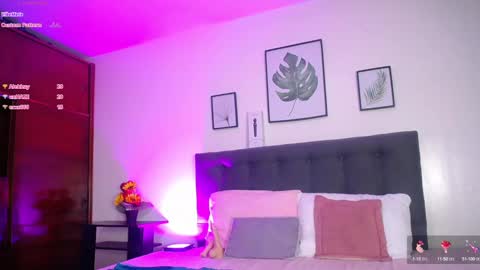 Snapshot of shirly_vannicelli chatting on February 5, 11:17 pm shirly online show from February 5, 11:17 pm