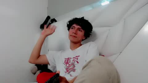 Snapshot of shirowitheb chatting on April 11, 12:09 pm SHIRO online show from April 11, 12:09 pm