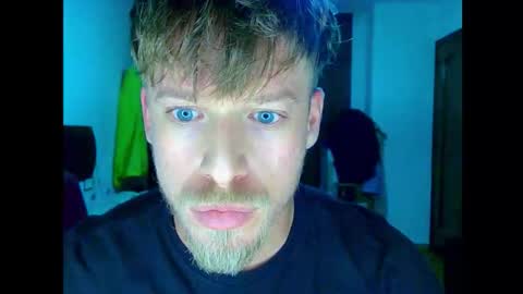 Snapshot of shirtless_dj chatting on December 2, 3:23 am Cick Goreskin online show from December 2, 3:23 am