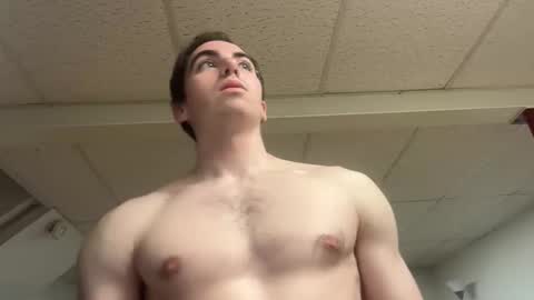 shirtlesshunk15 online show from April 27, 3:04 am