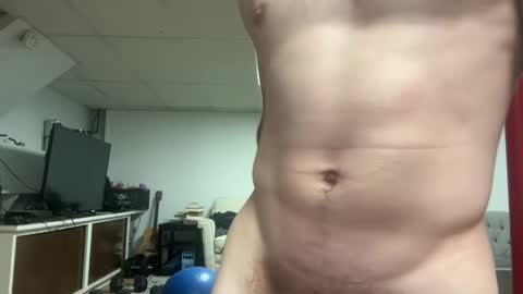 Snapshot of shirtlesshunk15 chatting on May 18, 4:51 am shirtlesshunk15 online show from May 18, 4:51 am