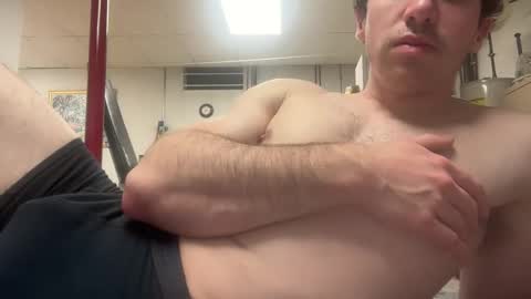 Snapshot of shirtlesshunk15 chatting on June 1, 1:18 am shirtlesshunk15 online show from June 1, 1:18 am