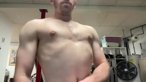 Snapshot of shirtlesshunk15 chatting on June 9, 3:45 pm shirtlesshunk15 online show from June 9, 3:45 pm