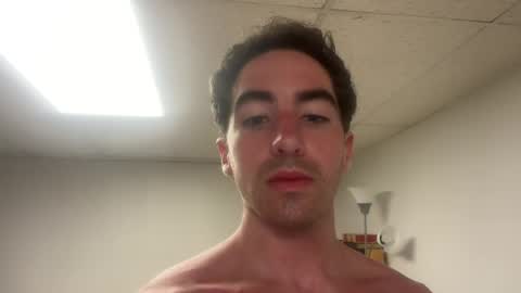 Snapshot of shirtlesshunk15 chatting on June 17, 10:43 pm shirtlesshunk15 online show from June 17, 10:43 pm