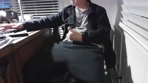 nikolas send dm for an appointment online show from December 19, 3:24 am