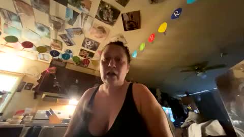 Snapshot of shorty920505 chatting on May 29, 2:31 am shorty920505 online show from May 29, 2:31 am