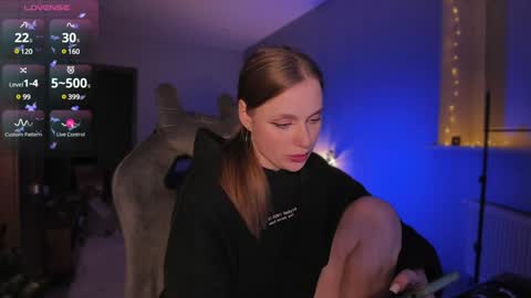 Snapshot of shorty_di chatting on December 10, 5:28 am Diana online show from December 10, 5:28 am