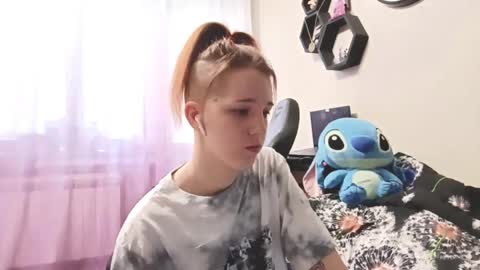 Mia online show from November 24, 9:20 am