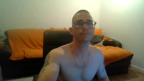 Snapshot of showherenow chatting on June 21, 5:37 pm showherenow online show from June 21, 5:37 pm