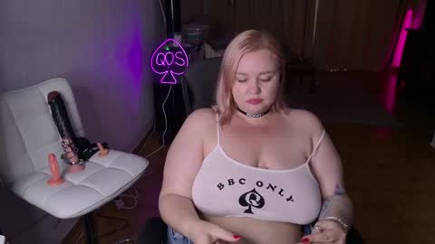 Mimi   online show from April 30, 4:57 pm