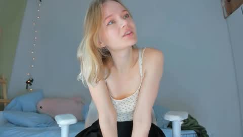 Snapshot of showmejenny chatting on March 27, 3:12 am jennywoody online show from March 27, 3:12 am