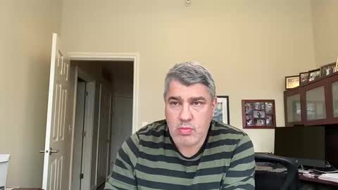 Snapshot of showmet chatting on February 11, 8:42 pm Chicago Guy online show from February 11, 8:42 pm