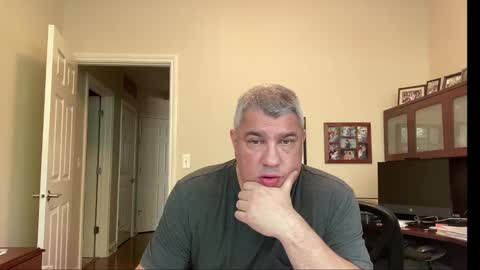 Snapshot of showmet chatting on September 30, 7:52 pm Chicago Guy online show from September 30, 7:52 pm