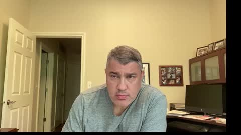 Snapshot of showmet chatting on October 19, 10:10 pm Chicago Guy online show from October 19, 10:10 pm