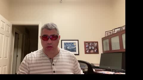 Snapshot of showmet chatting on December 4, 5:28 am Chicago Guy online show from December 4, 5:28 am