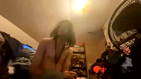 showmewe online show from March 8, 2:37 am