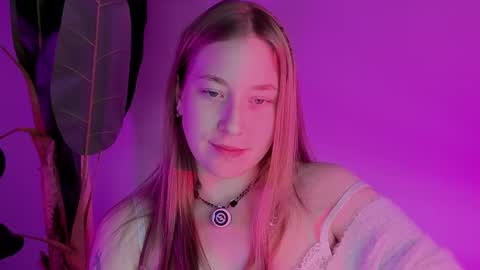 Snapshot of showmeyourfetish chatting on June 5, 4:19 am ShowmeYourfetish online show from June 5, 4:19 am