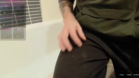 Snapshot of showoffjay46 chatting on October 26, 8:37 pm showofjay online show from October 26, 8:37 pm