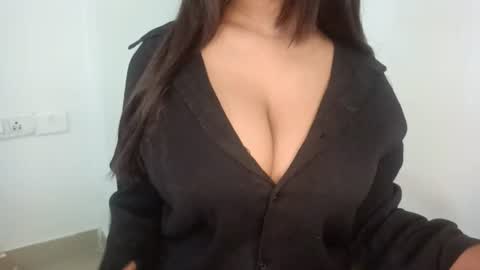 shreya_07 online show from June 18, 2:01 am