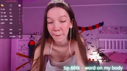 Neila online show from October 31, 2:07 pm