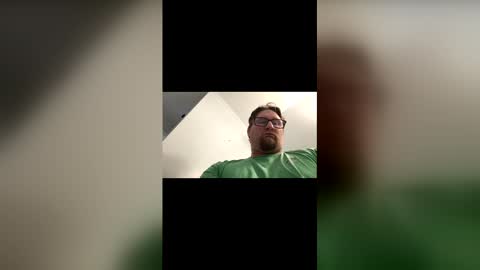 Snapshot of shweatyballs28 chatting on February 14, 7:54 pm shweatyballs28 online show from February 14, 7:54 pm