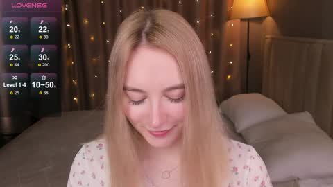 Snapshot of shy__polly chatting on May 15, 12:17 am Polly online show from May 15, 12:17 am