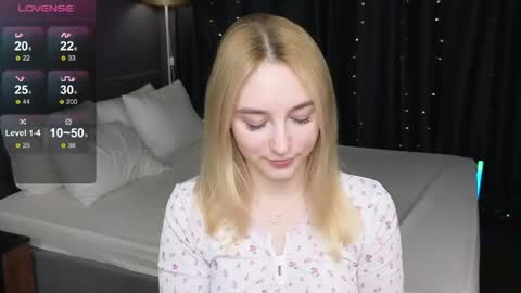 Snapshot of shy__polly chatting on June 2, 12:01 am Polly online show from June 2, 12:01 am