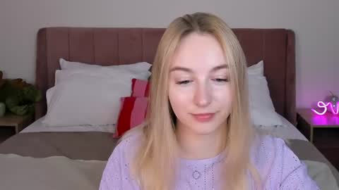 Snapshot of shy__polly chatting on June 24, 12:31 am Polly online show from June 24, 12:31 am