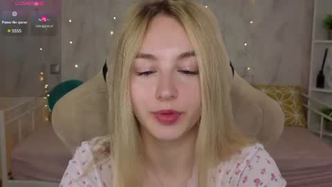Snapshot of shy__polly chatting on July 27, 12:50 am Polly online show from July 27, 12:50 am