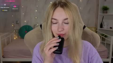 Snapshot of shy__polly chatting on July 29, 12:20 am Polly online show from July 29, 12:20 am