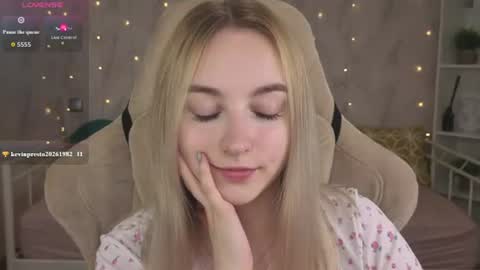 Snapshot of shy__polly chatting on August 7, 12:12 am Polly online show from August 7, 12:12 am