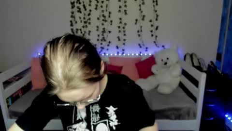 shy_elina01 online show from October 15, 10:26 am