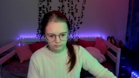 shy_elina01 online show from November 4, 10:25 am