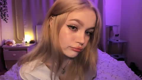 Snapshot of shy_meowmegan chatting on September 21, 9:38 pm Megan 3 online show from September 21, 9:38 pm