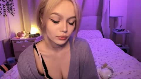 Snapshot of shy_meowmegan chatting on October 1, 8:48 pm Megan 3 online show from October 1, 8:48 pm