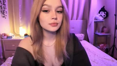 Snapshot of shy_meowmegan chatting on December 19, 11:45 pm Megan 3 online show from December 19, 11:45 pm