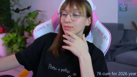 Snapshot of shy_or_horny chatting on March 24, 10:04 pm HI i am Marcy online show from March 24, 10:04 pm