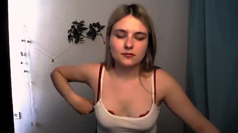 shy_sabrina_ online show from May 8, 11:26 am
