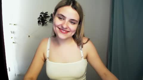 shy_sabrina_ online show from May 13, 3:20 pm
