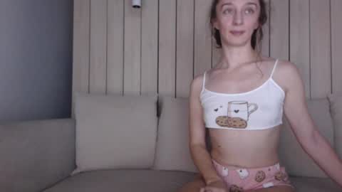 Snapshot of shy_schoolgirl_ chatting on December 28, 7:11 pm shy_schoolgirl_ online show from December 28, 7:11 pm