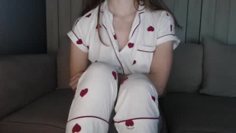Snapshot of shy_schoolgirl_ chatting on February 6, 8:23 pm shy_schoolgirl_ online show from February 6, 8:23 pm