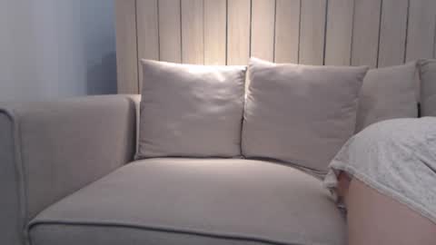 Snapshot of shy_schoolgirl_ chatting on February 9, 6:05 pm shy_schoolgirl_ online show from February 9, 6:05 pm