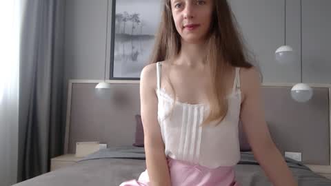 Snapshot of shy_schoolgirl_ chatting on October 25, 9:17 am shy_schoolgirl_ online show from October 25, 9:17 am