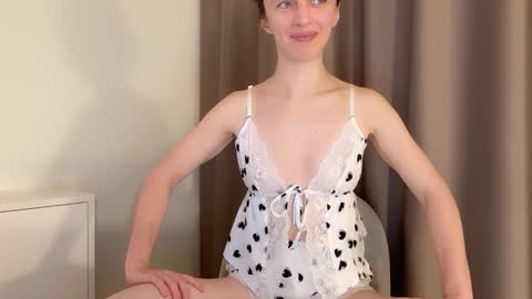 shy_schoolgirl_ online show from March 8, 8:23 pm